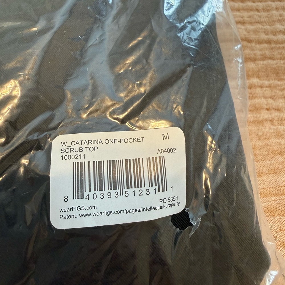 Figs Black Catarina Scrub Top - Picture 3 of 3
